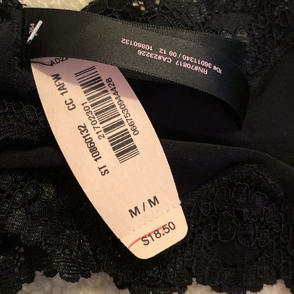 Victoria’s Secret Panties - they really jingle (Turn on volume) - Picture 6 of 6